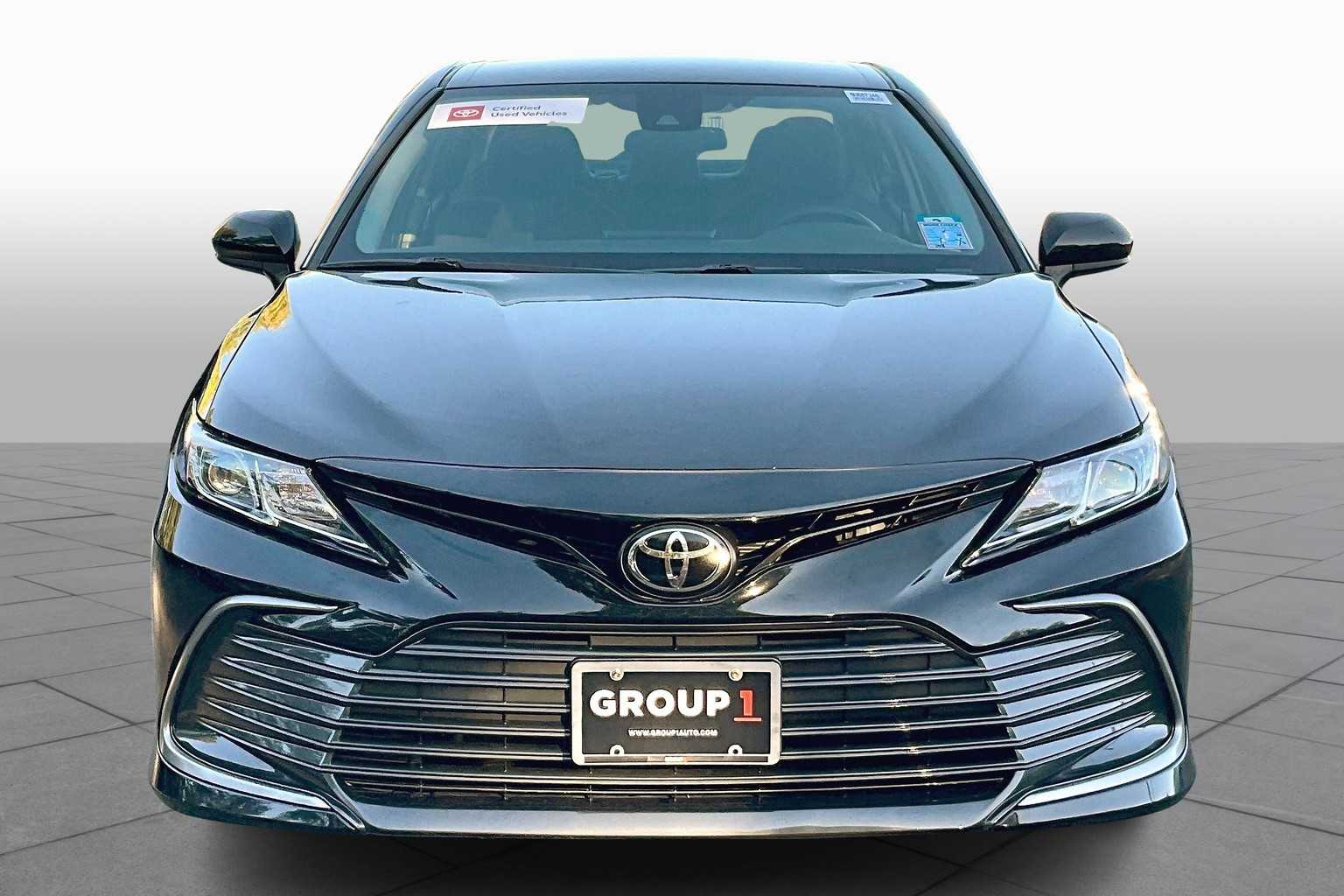 2022 Toyota Camry LE photo 2