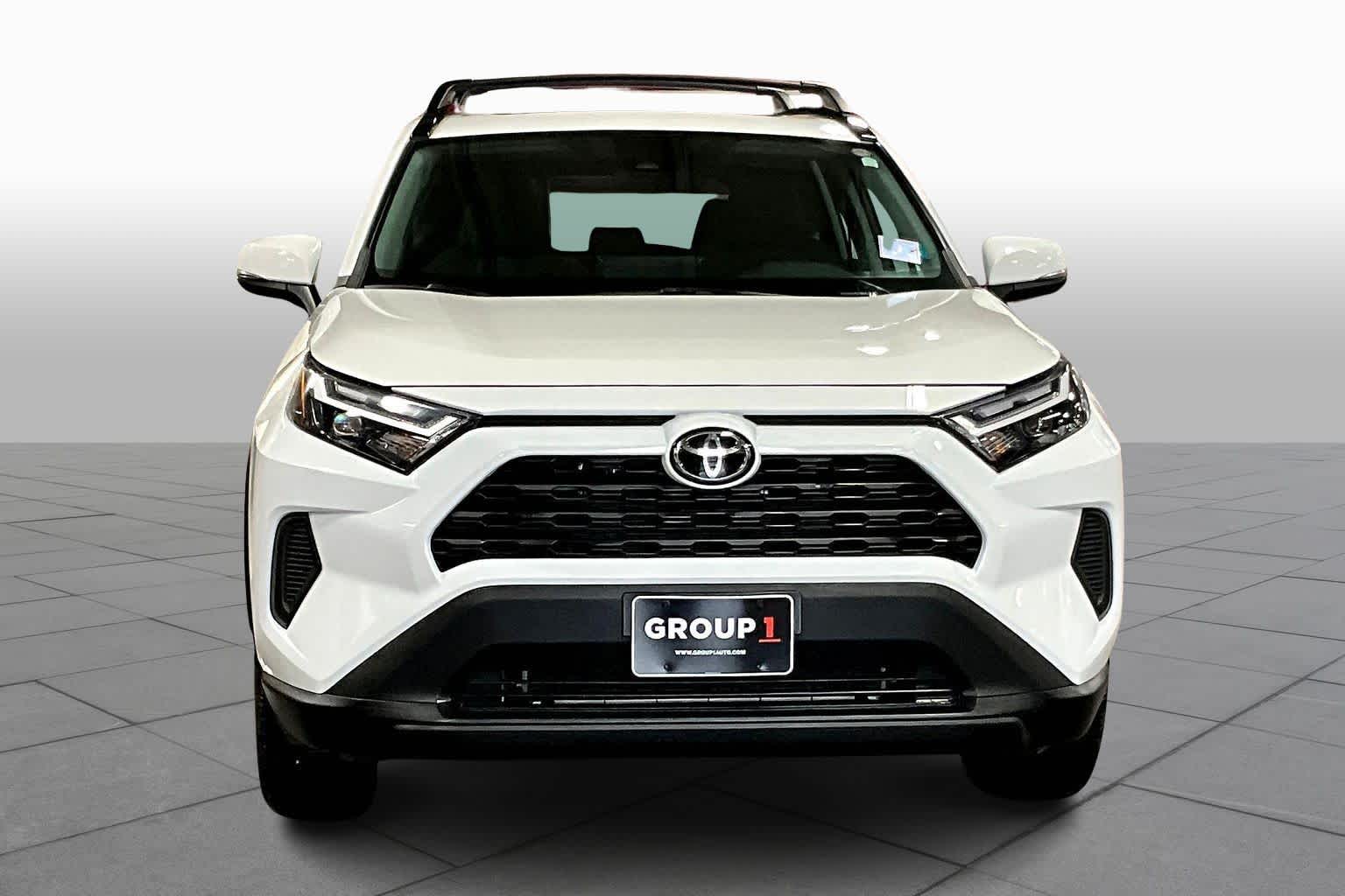 2022 Toyota RAV4 XLE photo 3
