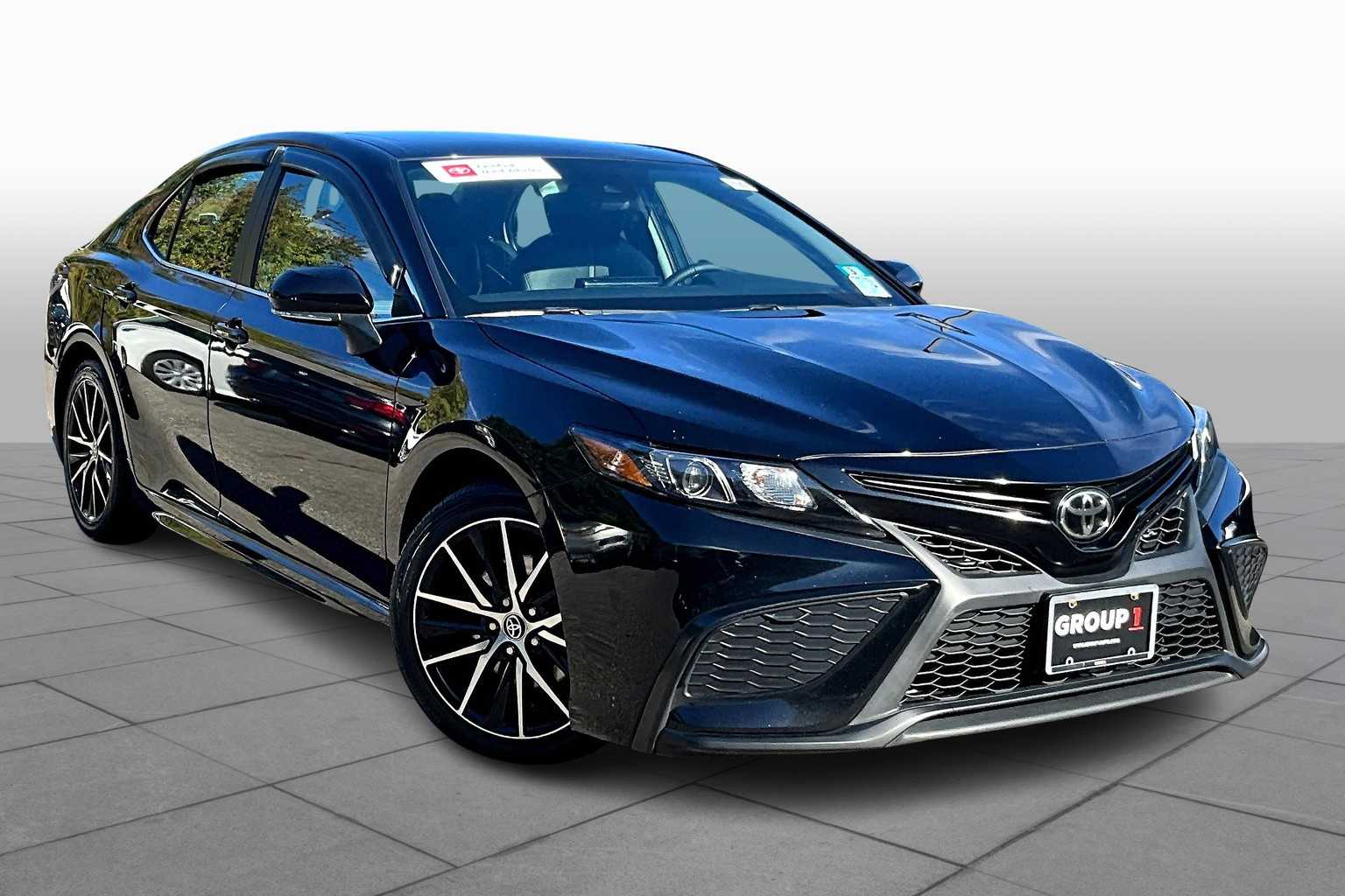 2021 Toyota Camry SE photo 2