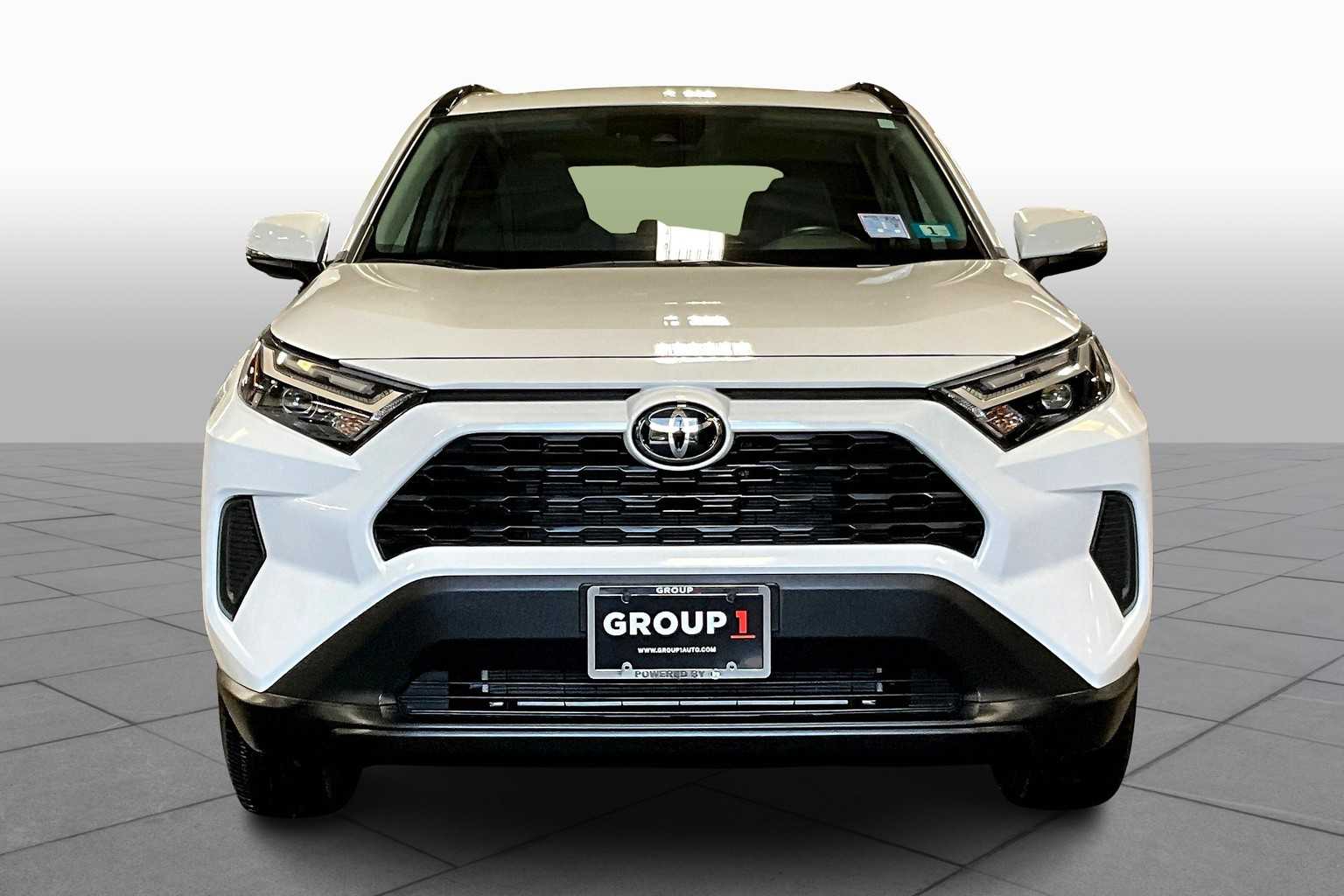 2023 Toyota RAV4 XLE photo 3