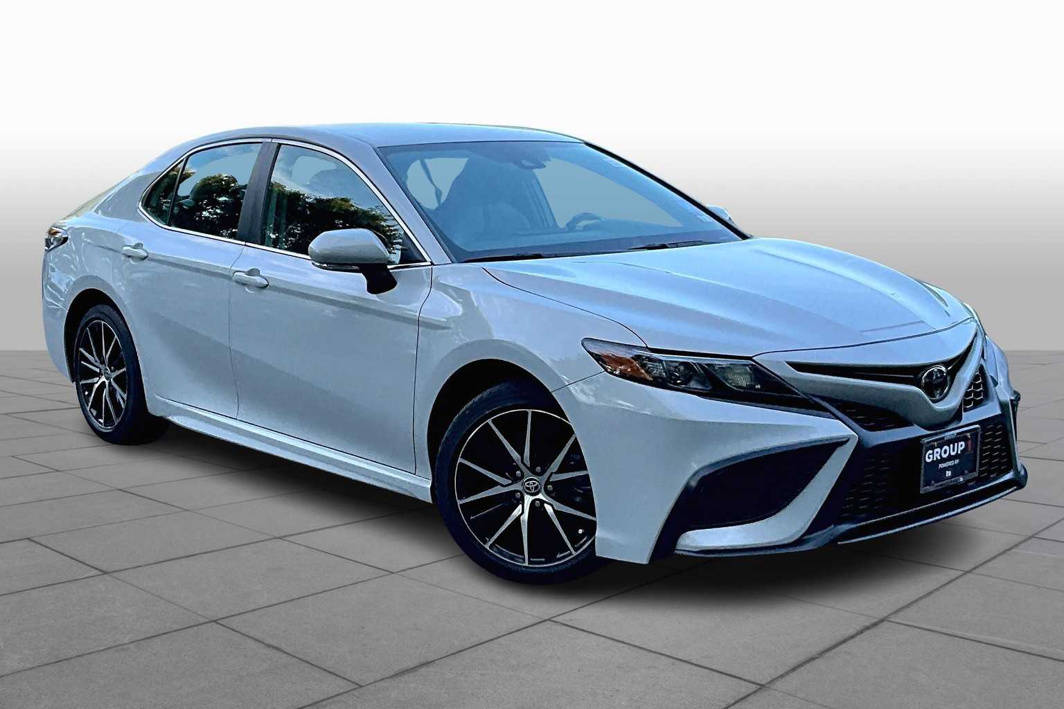 2024 Toyota Camry SE photo 2