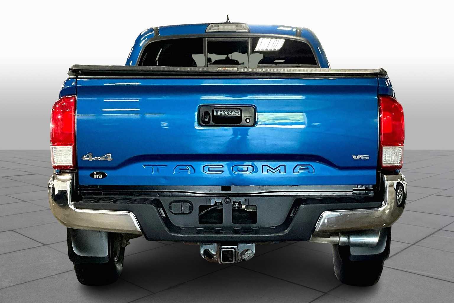 2017 Toyota Tacoma SR5 Double Cab V6 4x4 photo 4