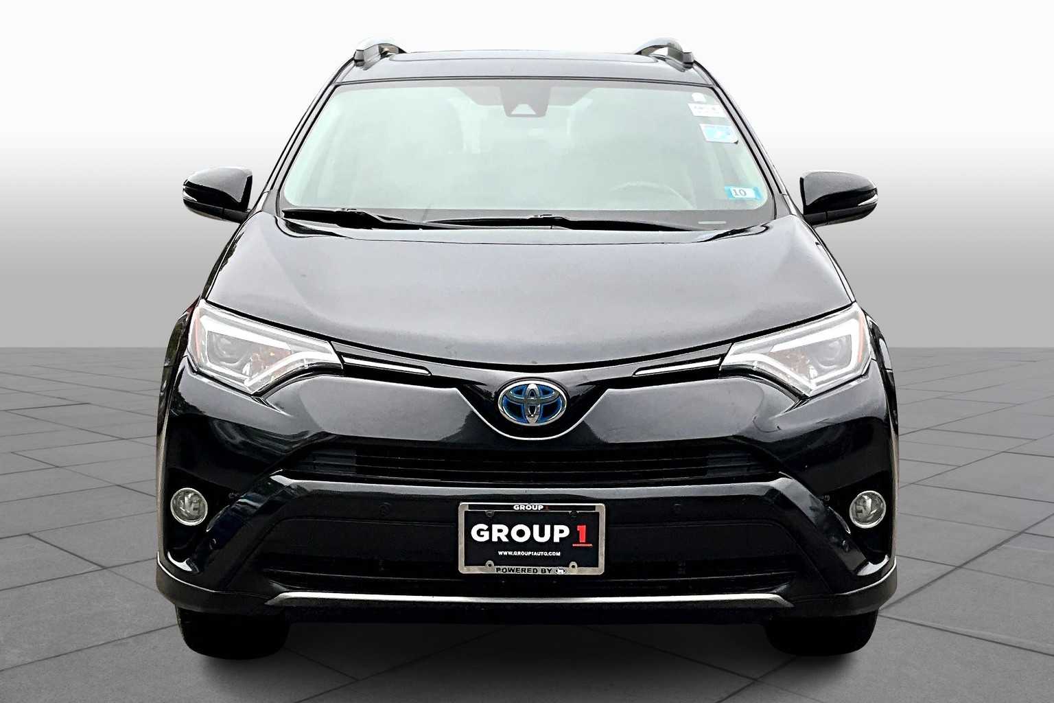 2017 Toyota RAV4 Hybrid Limited photo 3