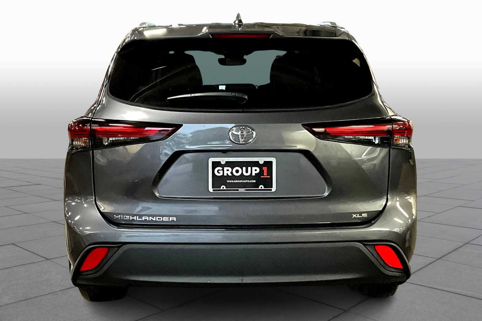 2024 Toyota Highlander LE photo 4