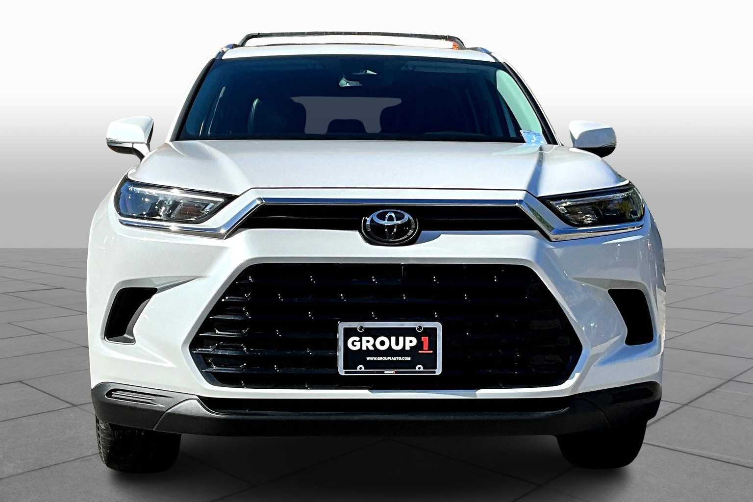 2024 Toyota Grand Highlander XLE photo 3