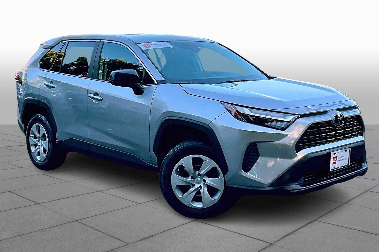 2024 Toyota RAV4 LE photo 2