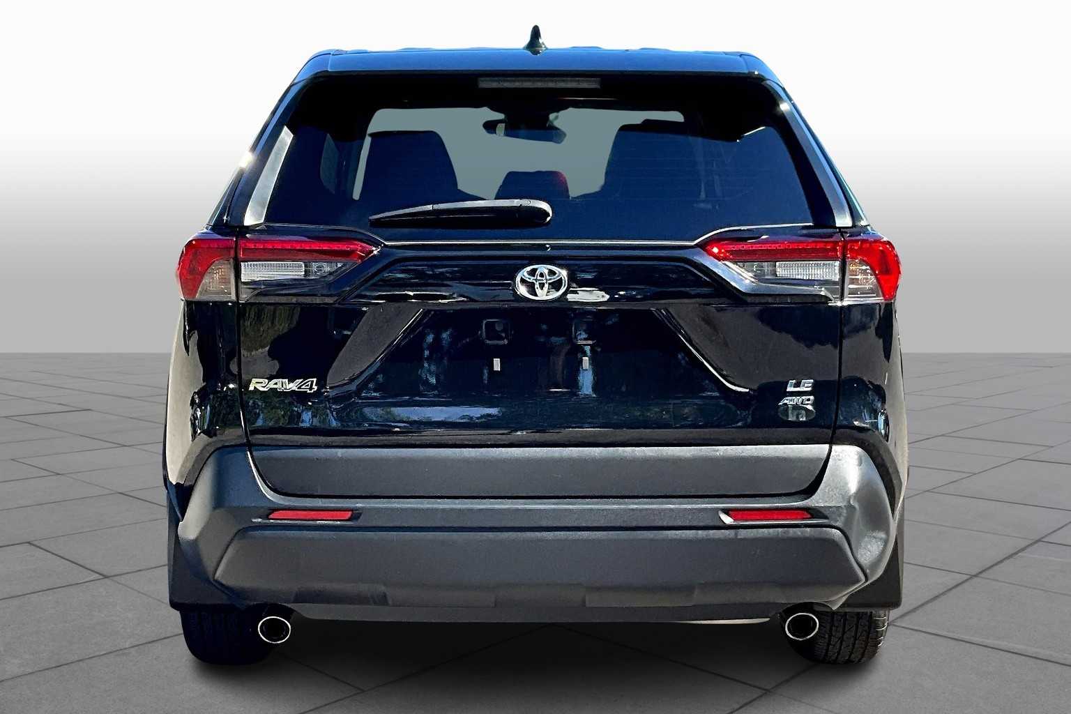 2022 Toyota RAV4 LE photo 4