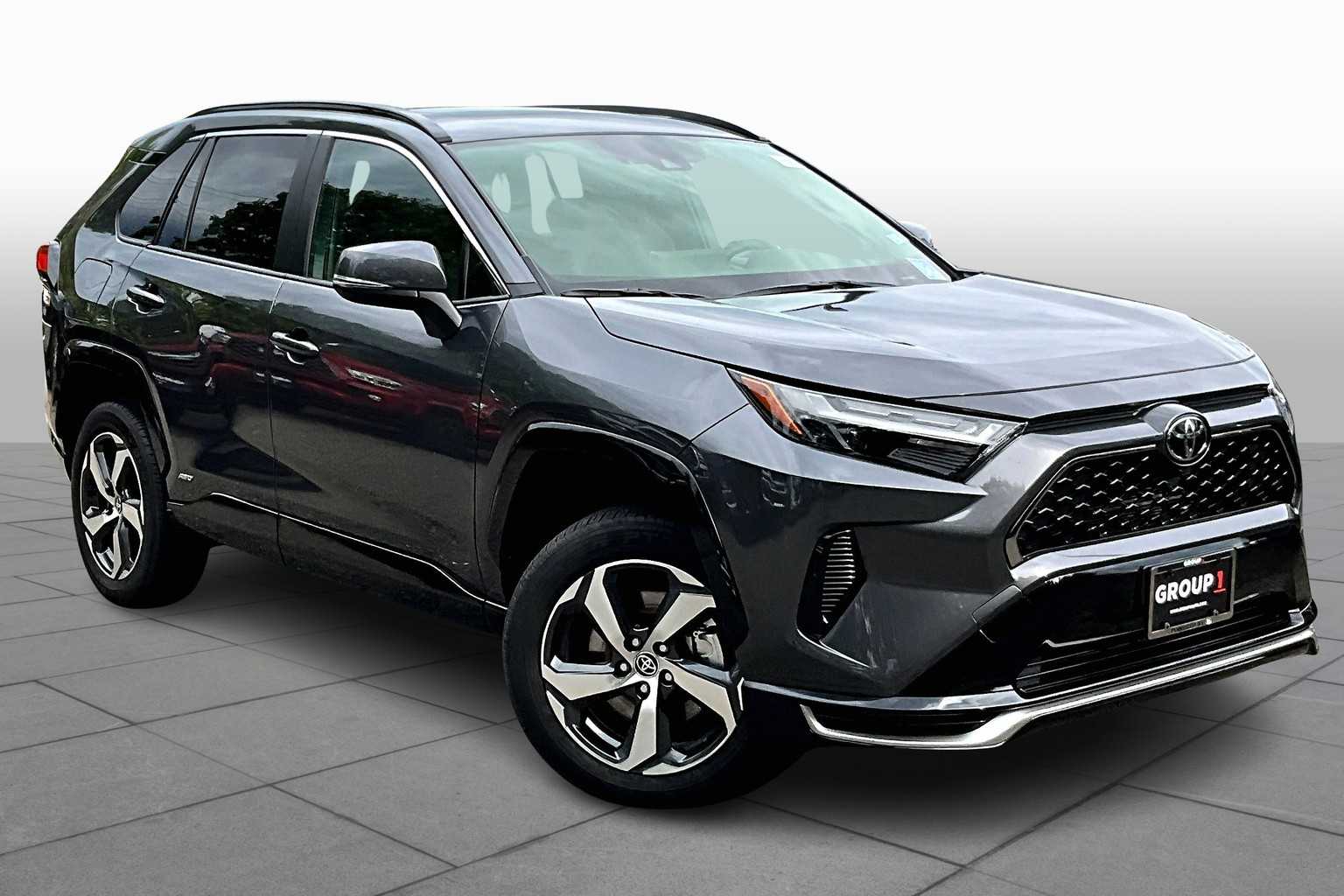 2025 Toyota RAV4 Hybrid SE photo 2