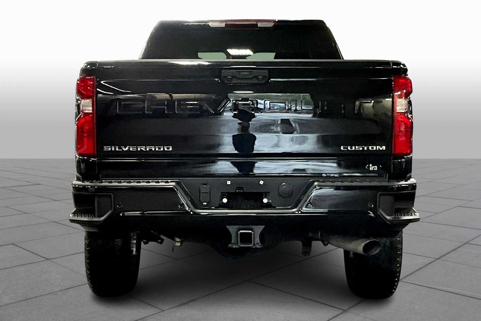 2025 Chevrolet Silverado 2500HD Custom photo 4