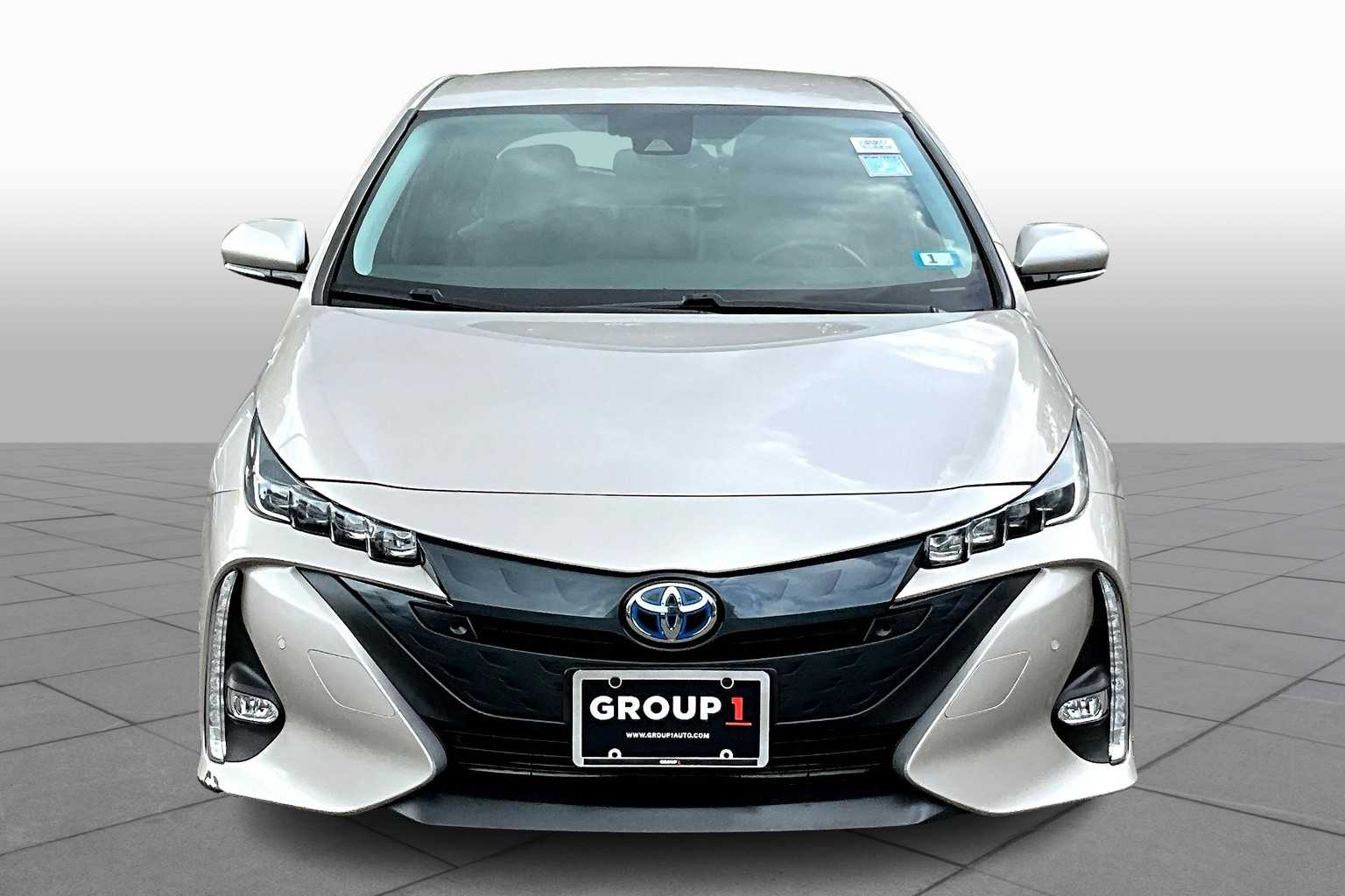 2018 Toyota Prius Prime Advanced photo 3