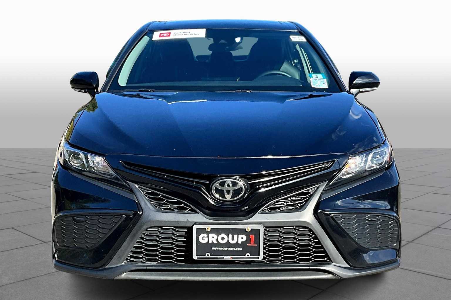 2021 Toyota Camry SE photo 3