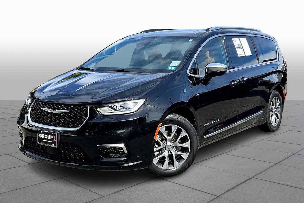 Used 2023 Chrysler Pacifica Hybrid Pinnacle Van Passenger Van