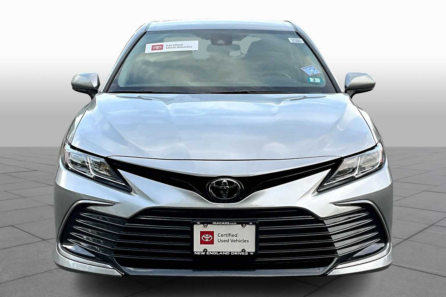 2023 Toyota Camry LE photo 3