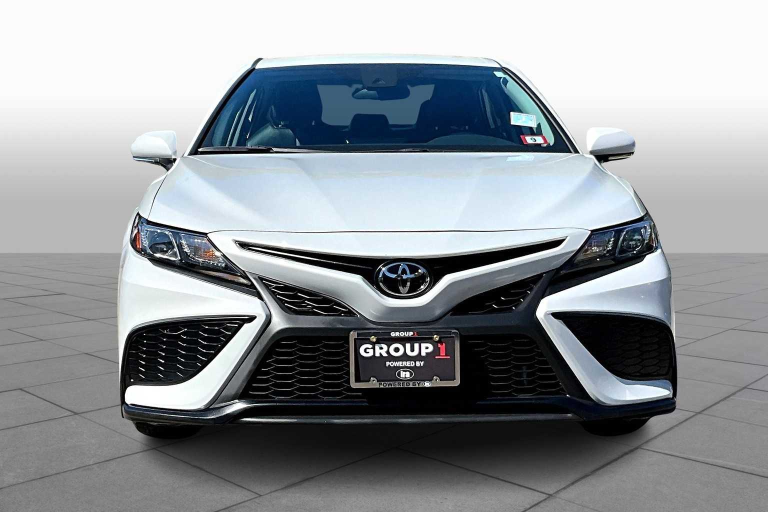2023 Toyota Camry SE photo 3