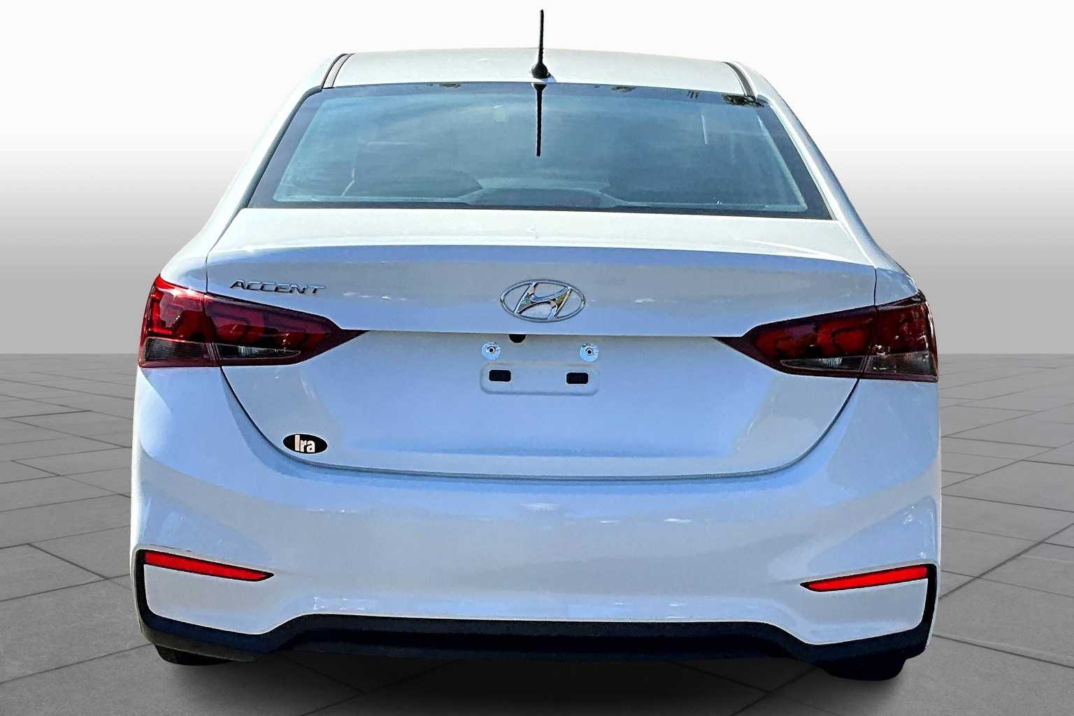 2022 Hyundai Accent SE photo 3