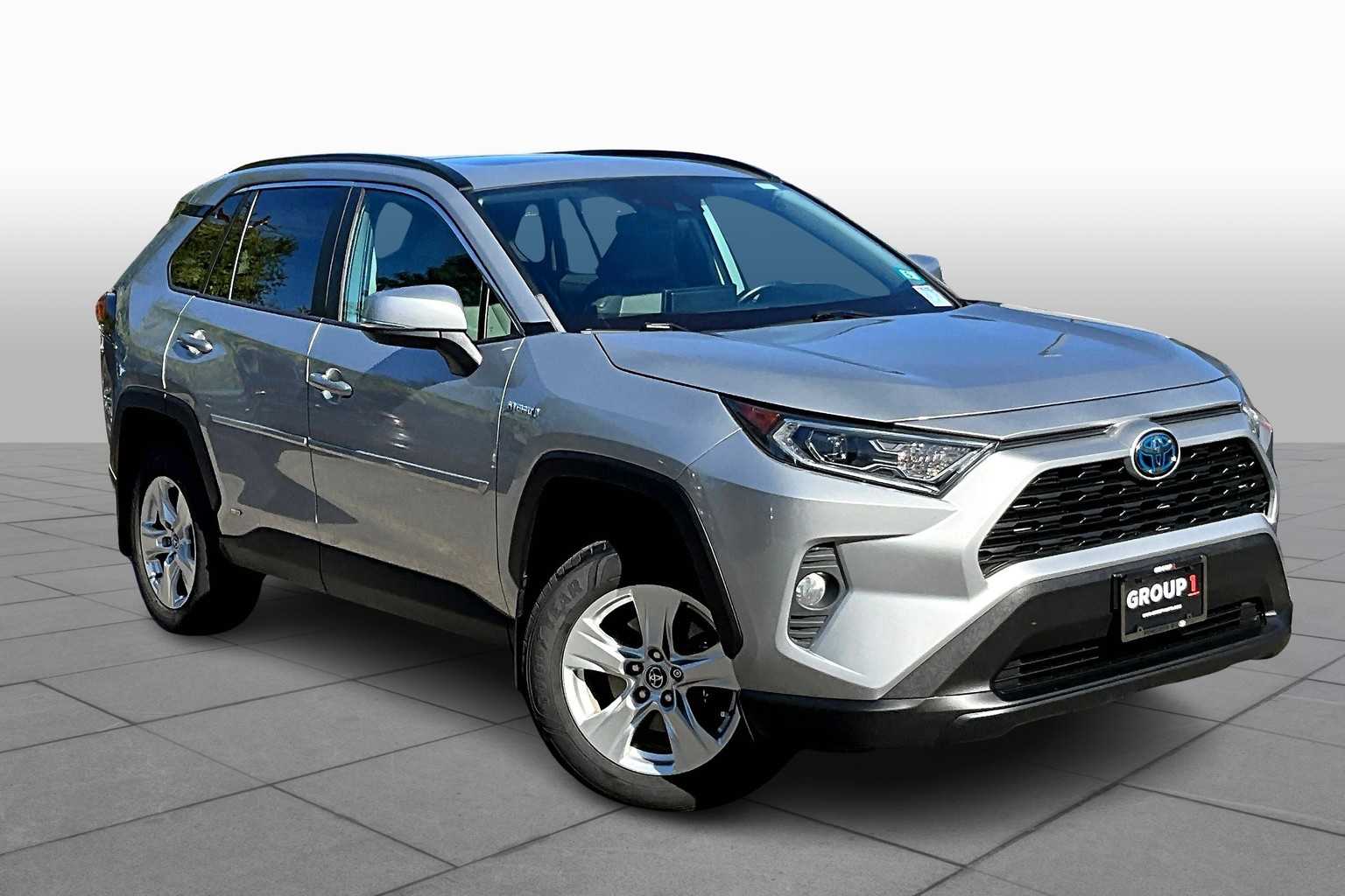 2020 Toyota RAV4 Hybrid XLE photo 2