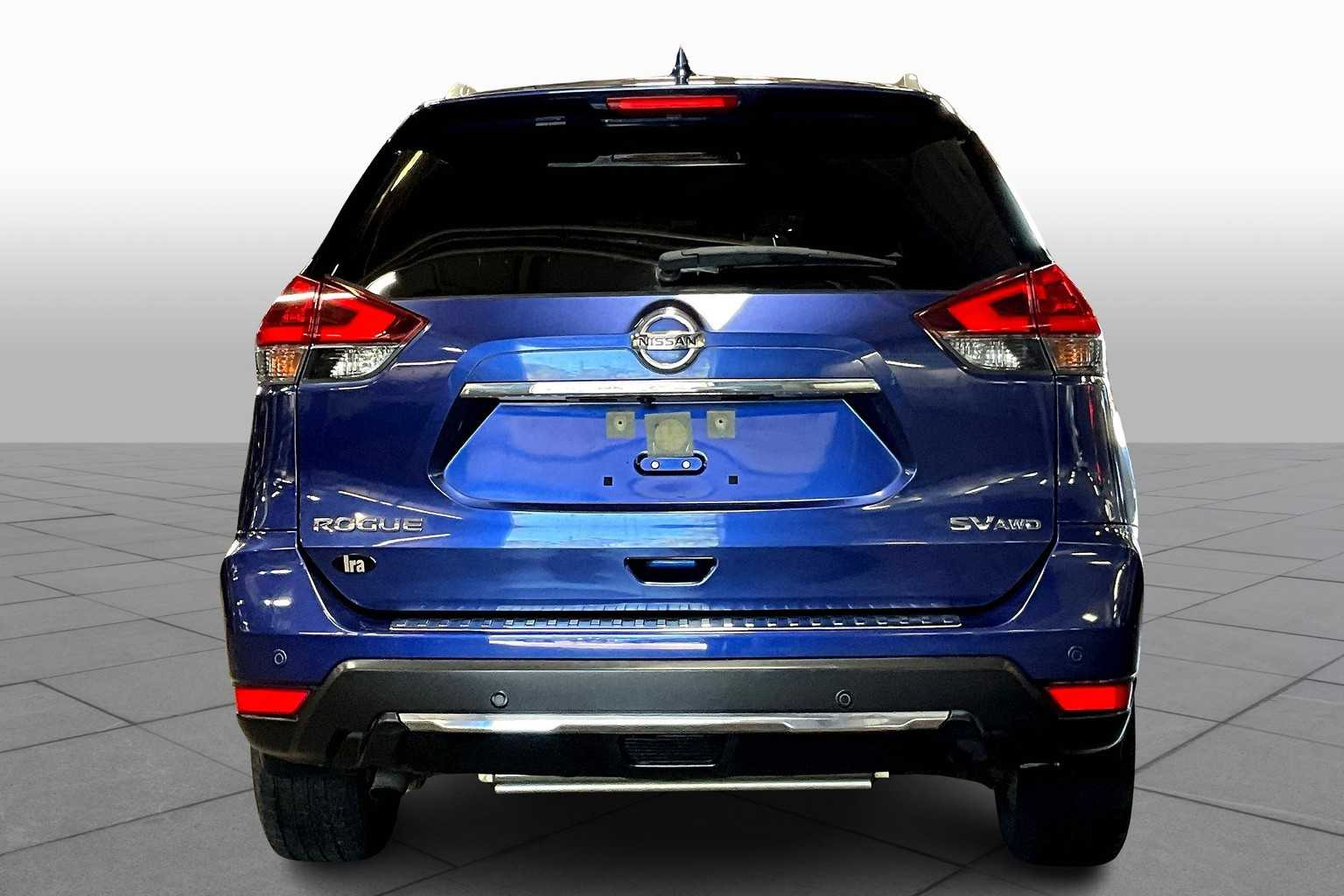 2019 Nissan Rogue SV photo 3