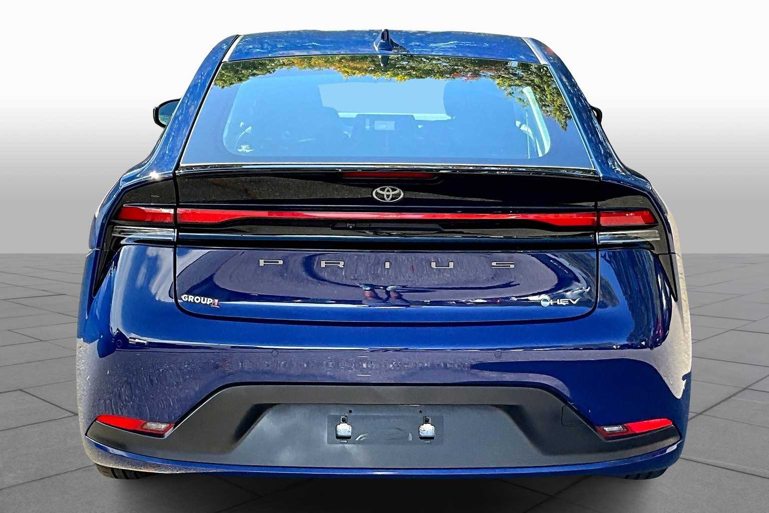 2023 Toyota Prius LE photo 4