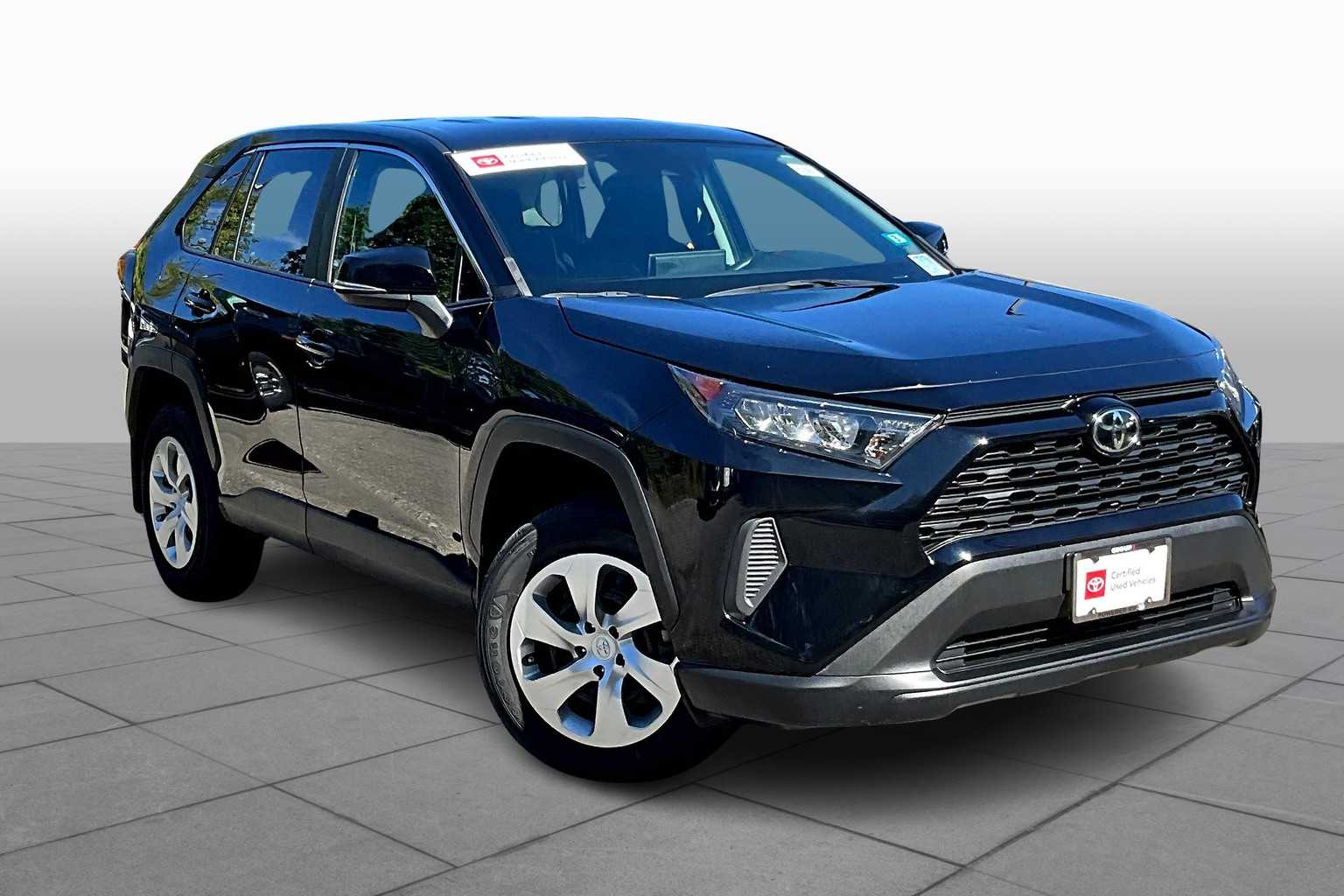 2022 Toyota RAV4 LE photo 2
