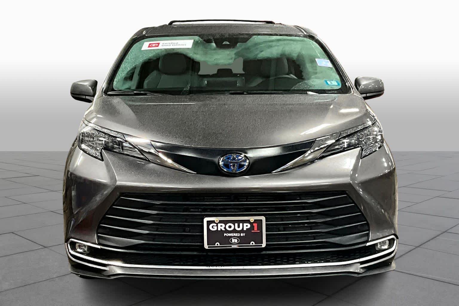 2024 Toyota Sienna XLE photo 3