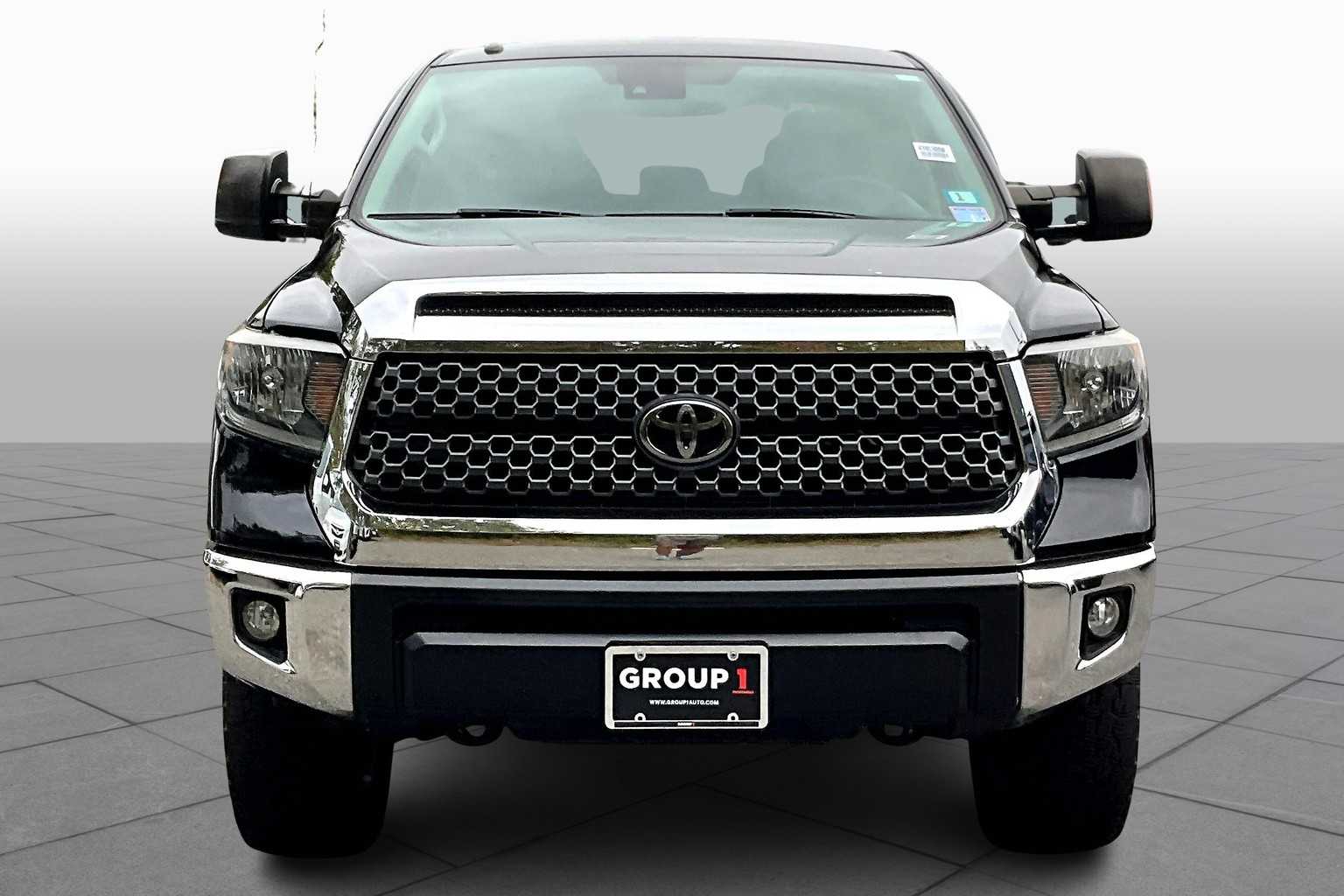 2019 Toyota Tundra SR5 CrewMax photo 3