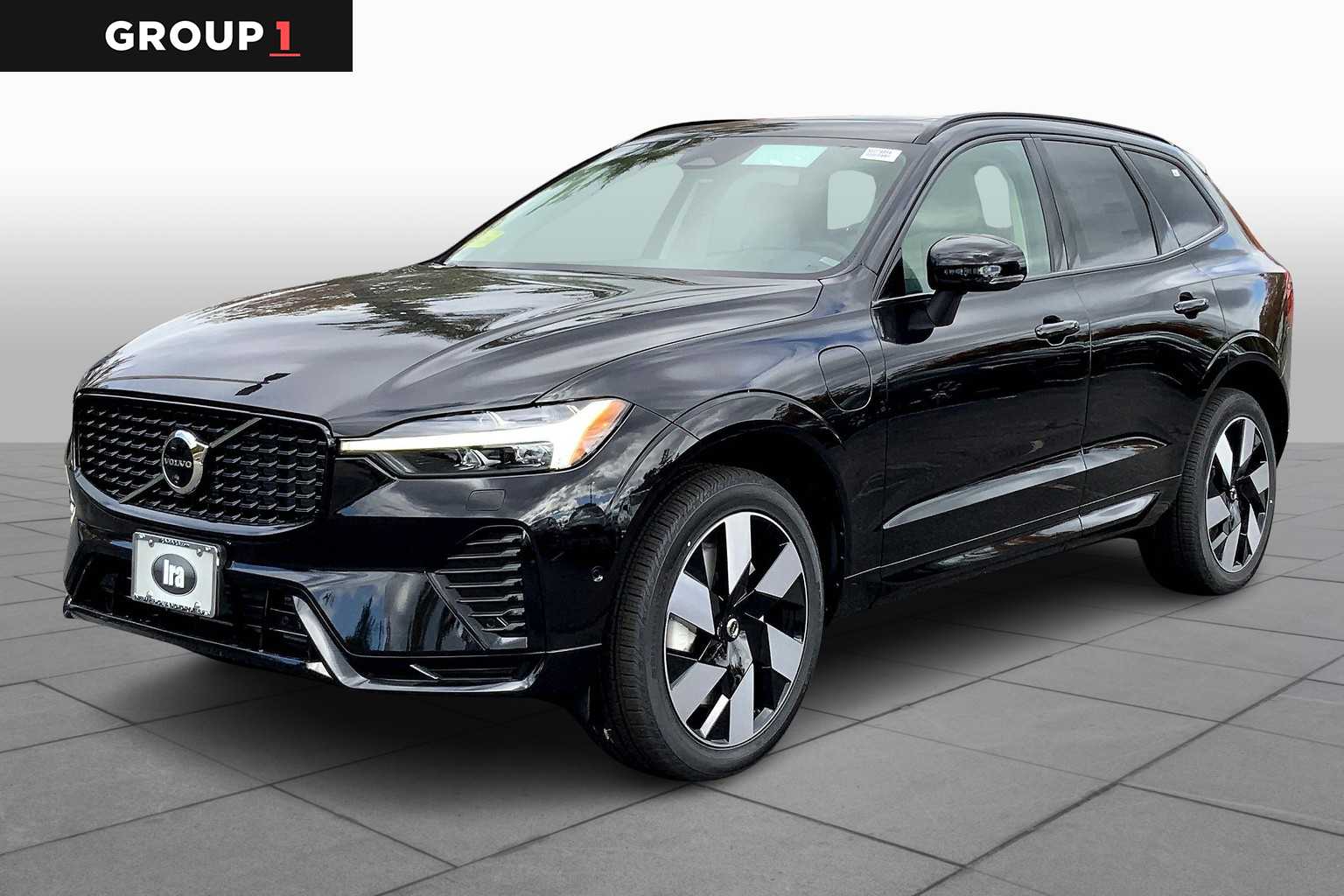 2025 Volvo XC60 Plus's photo