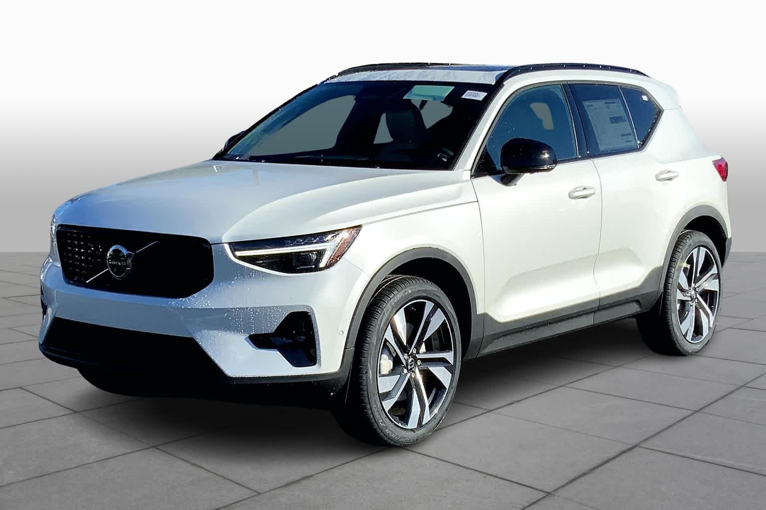 2025 Volvo XC40 Plus