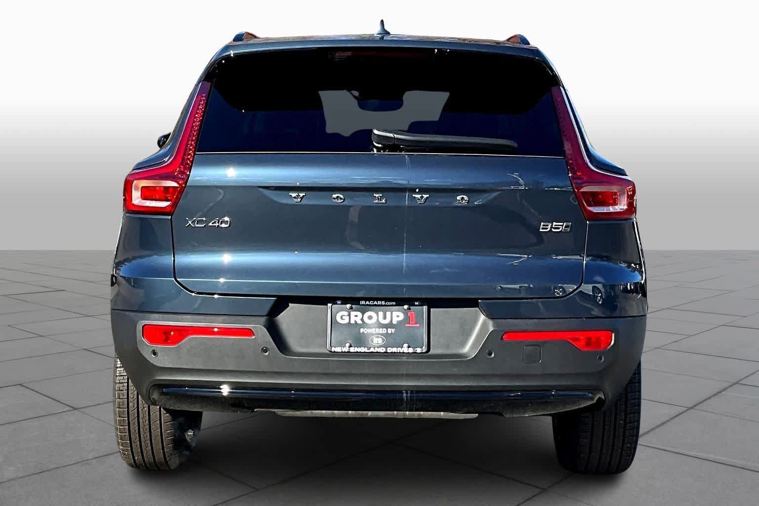 New 2026 Volvo XC40 B5 Ultra SUV