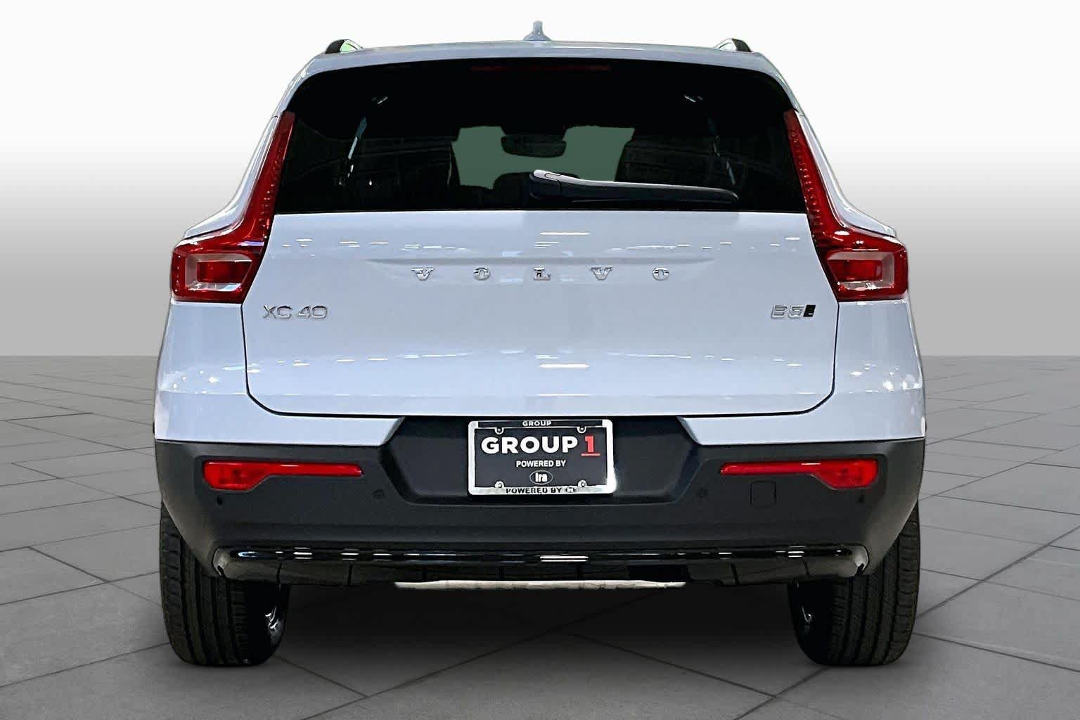 New 2026 Volvo XC40 B5 Core SUV