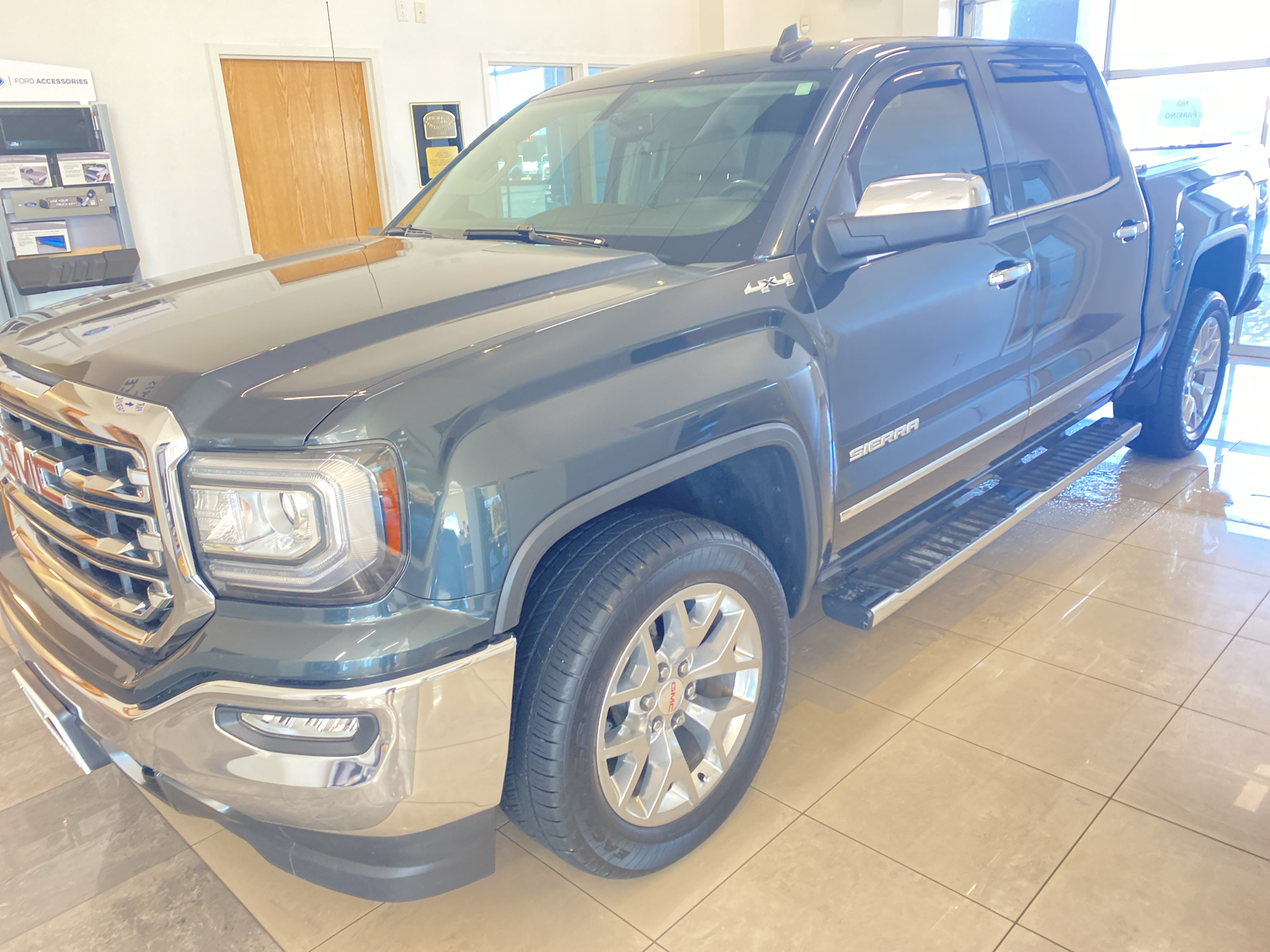 Used 2018 GMC Sierra SLT Crew Cab