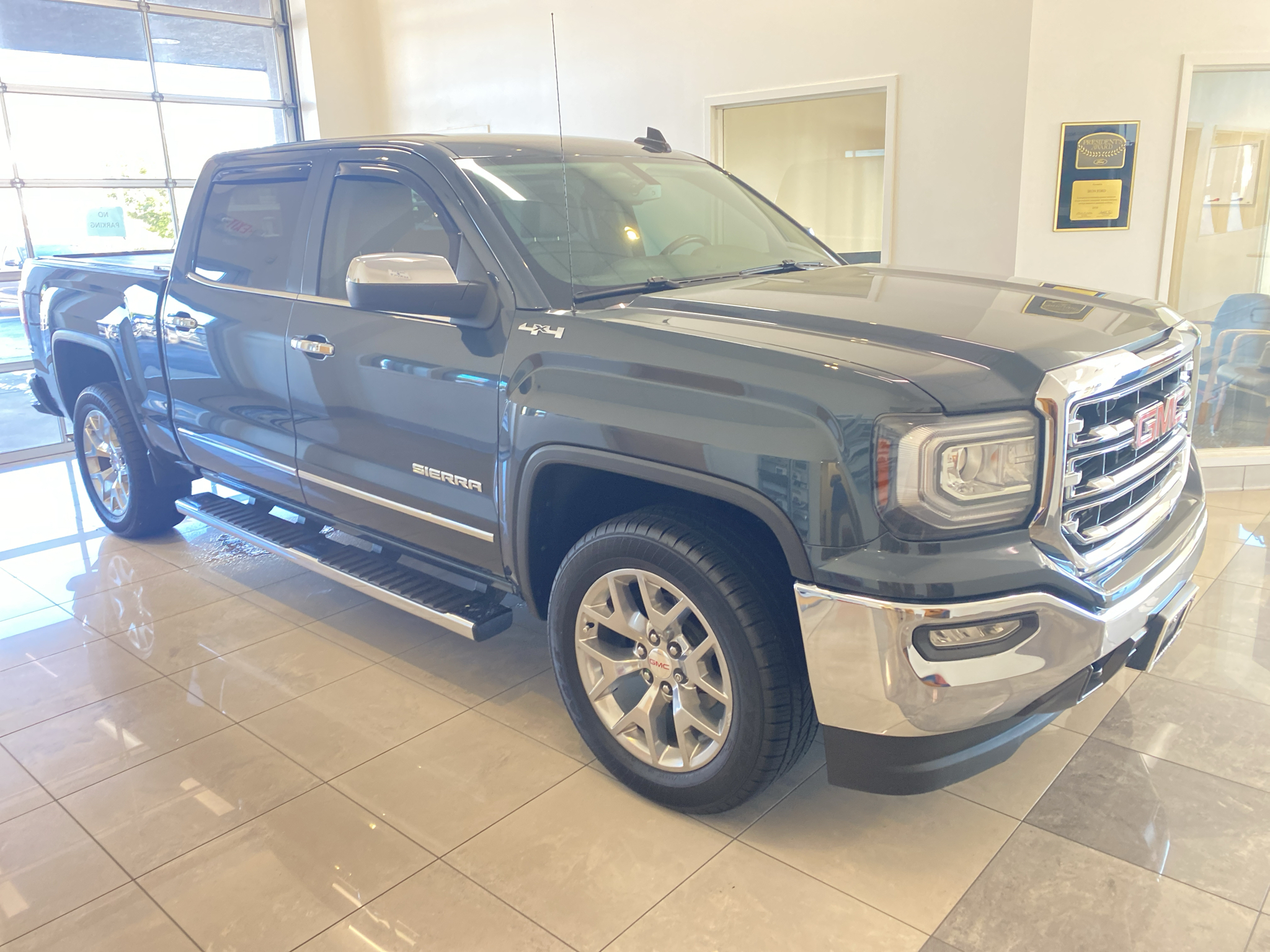 Used 2018 GMC Sierra SLT Crew Cab
