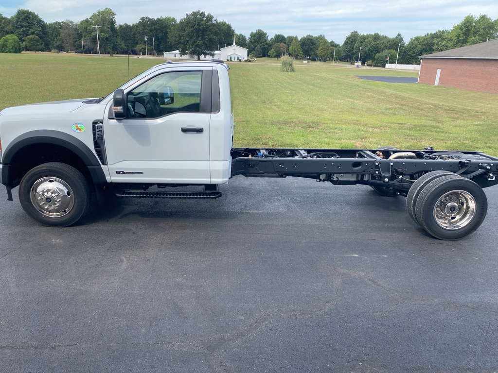 2026 Ford F-450 Super Duty Chassis Cab XL's photo
