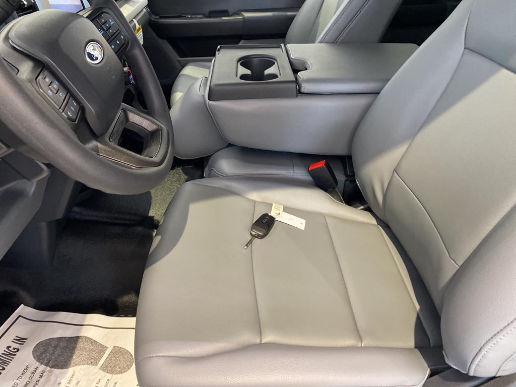 2023 Ford F-350 Super Duty Chassis Cab XL - Photo 6