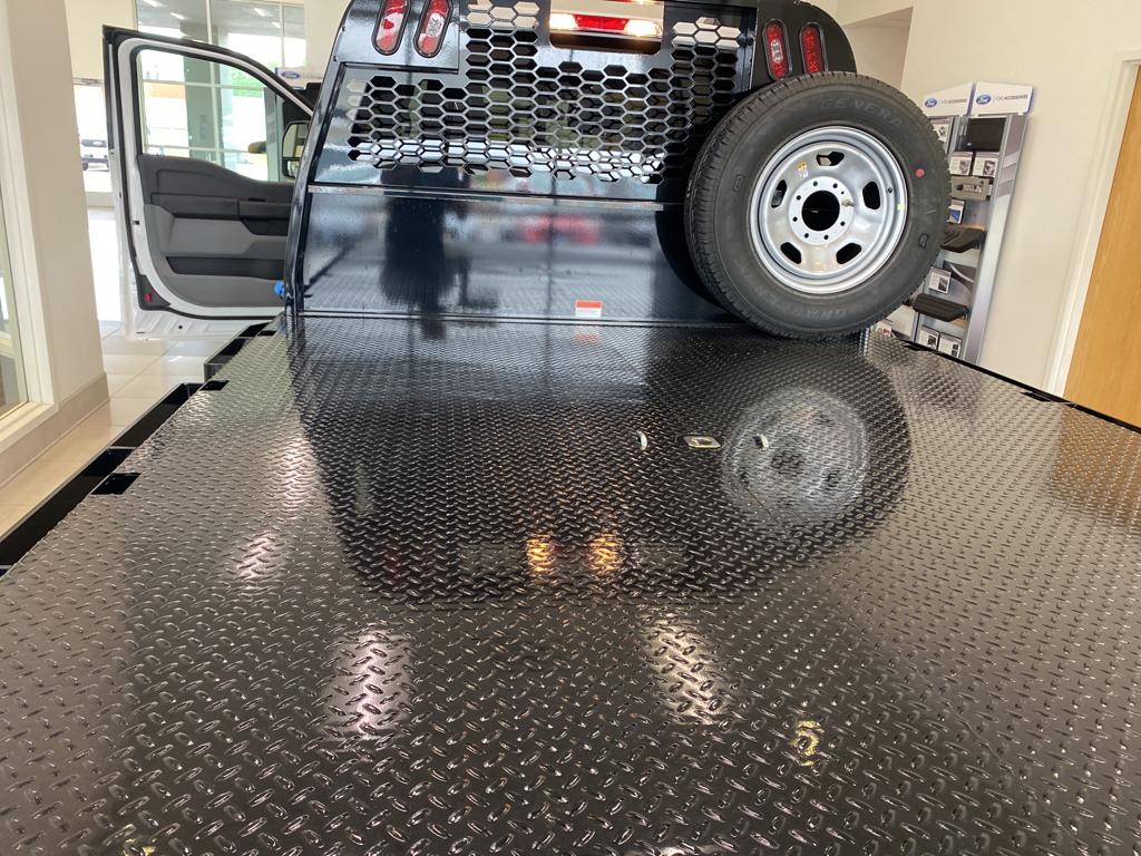 2023 Ford F-350 Super Duty Chassis Cab XL - Photo 9