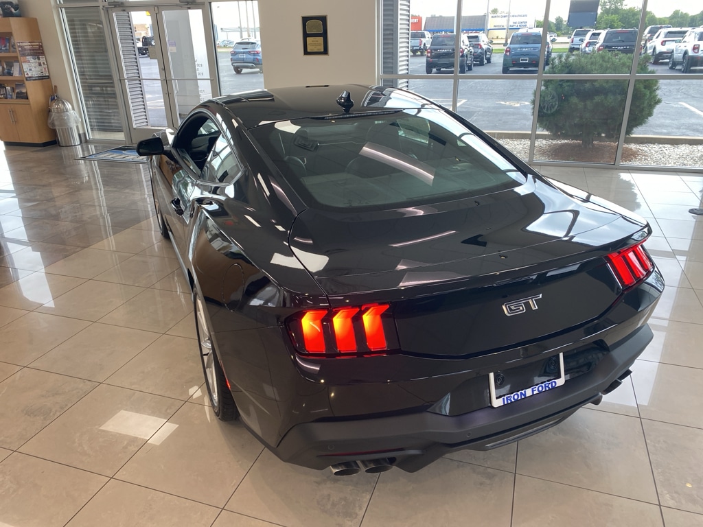 2025 Ford Mustang GT Premium Fastback - Photo 2