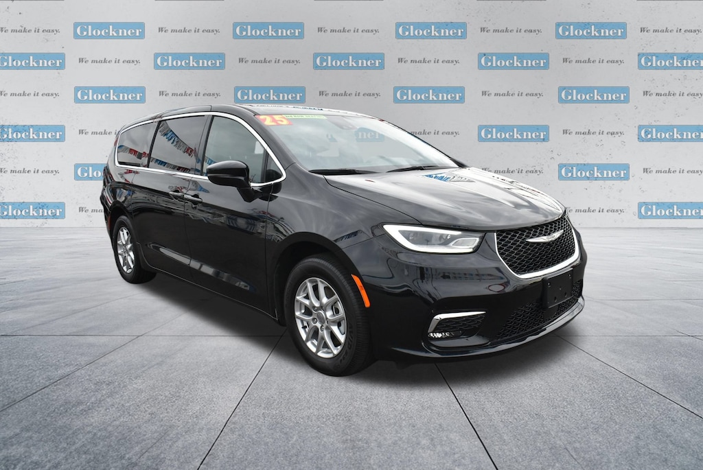 Used 2025 Chrysler Pacifica Select Van Passenger Van
