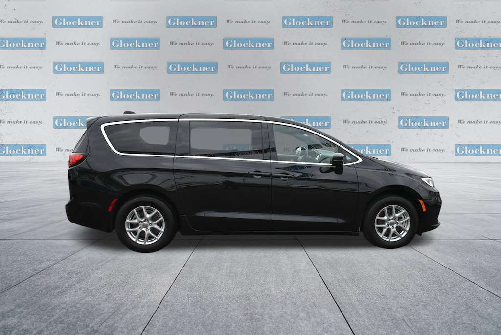 Used 2025 Chrysler Pacifica Select Van Passenger Van