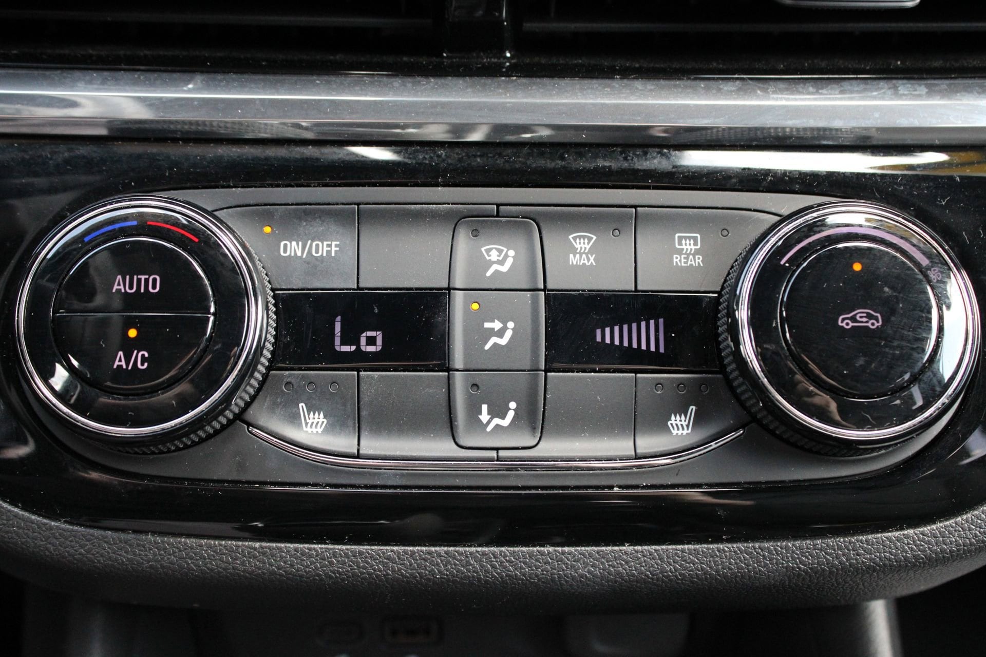 2024 Buick Envista Sport Touring - Photo 35