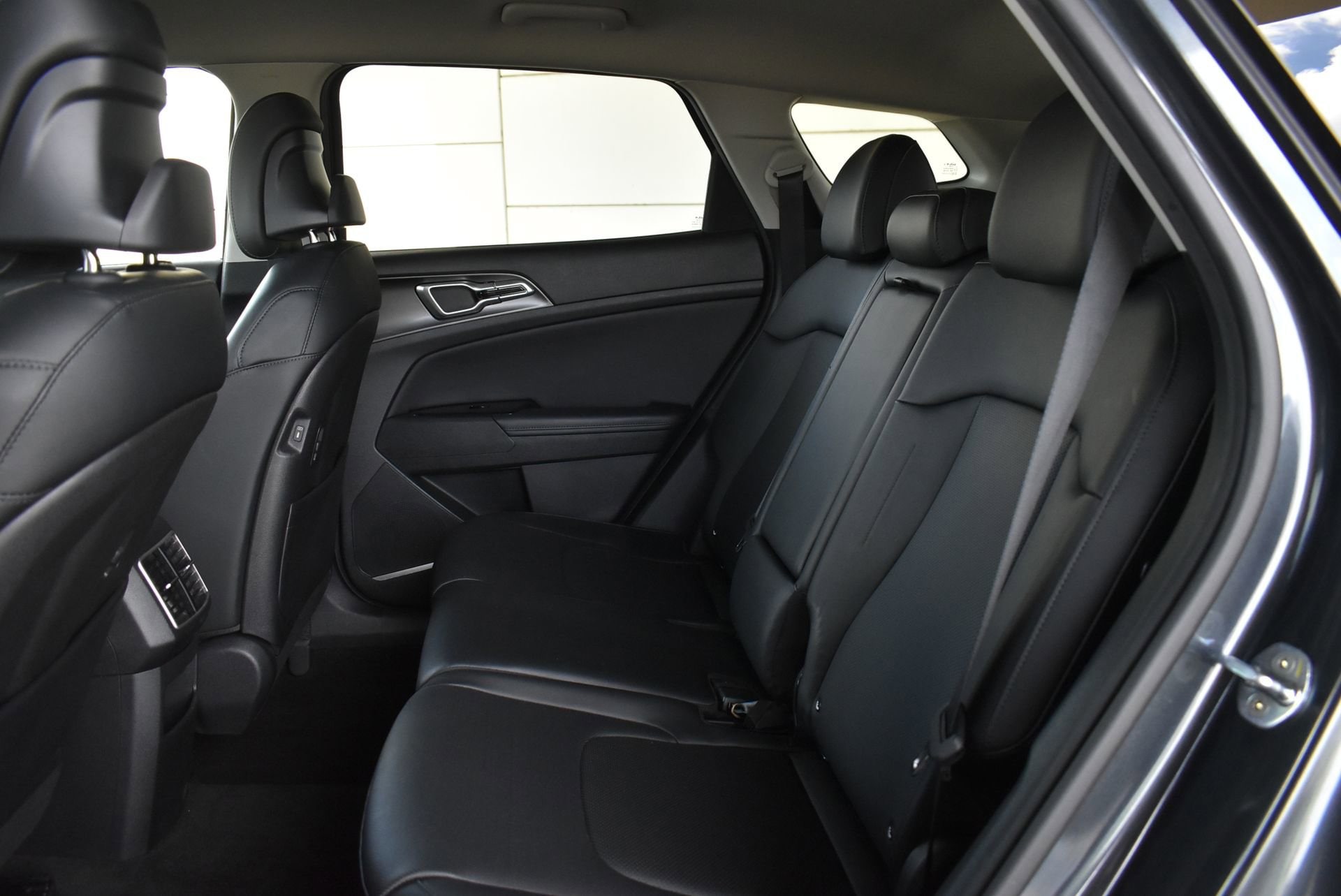 2023 Kia Sportage EX - Photo 17