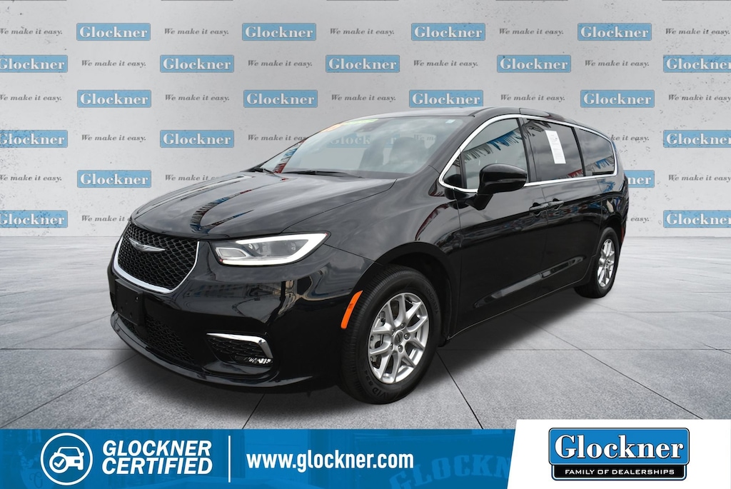 Used 2025 Chrysler Pacifica Select Van Passenger Van