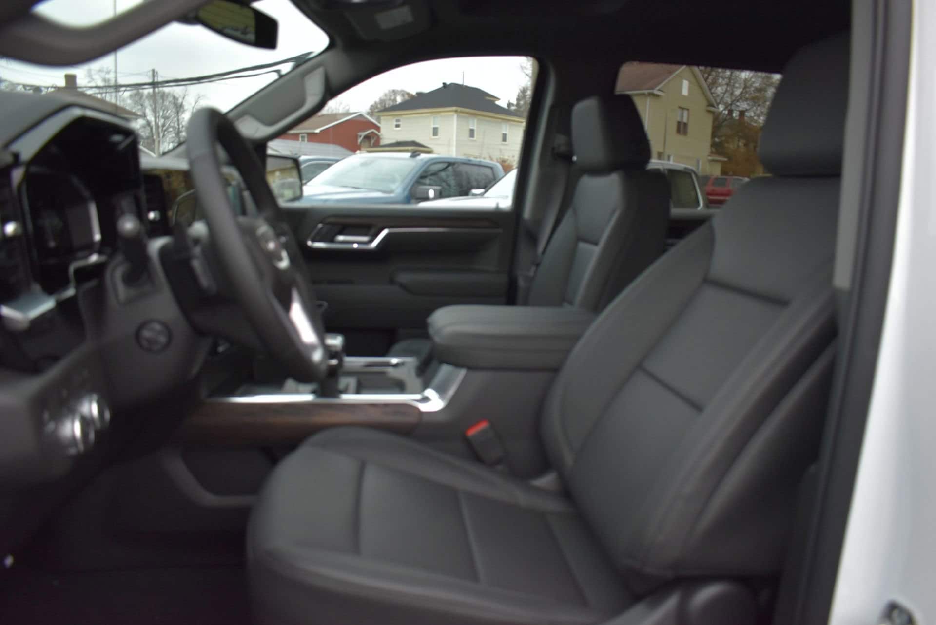 2026 GMC Sierra 1500 SLT - Photo 13