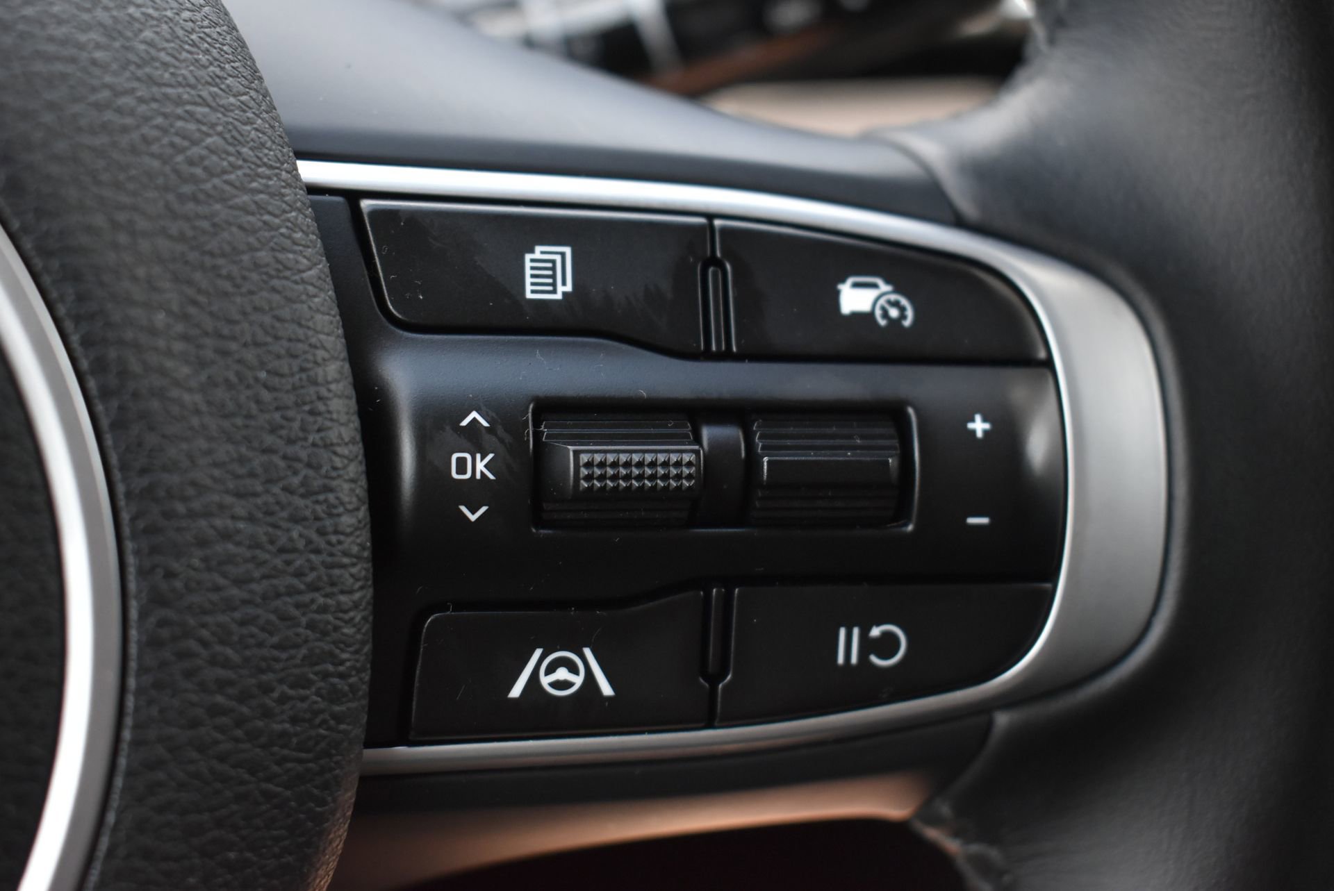 2023 Kia Sportage EX - Photo 22