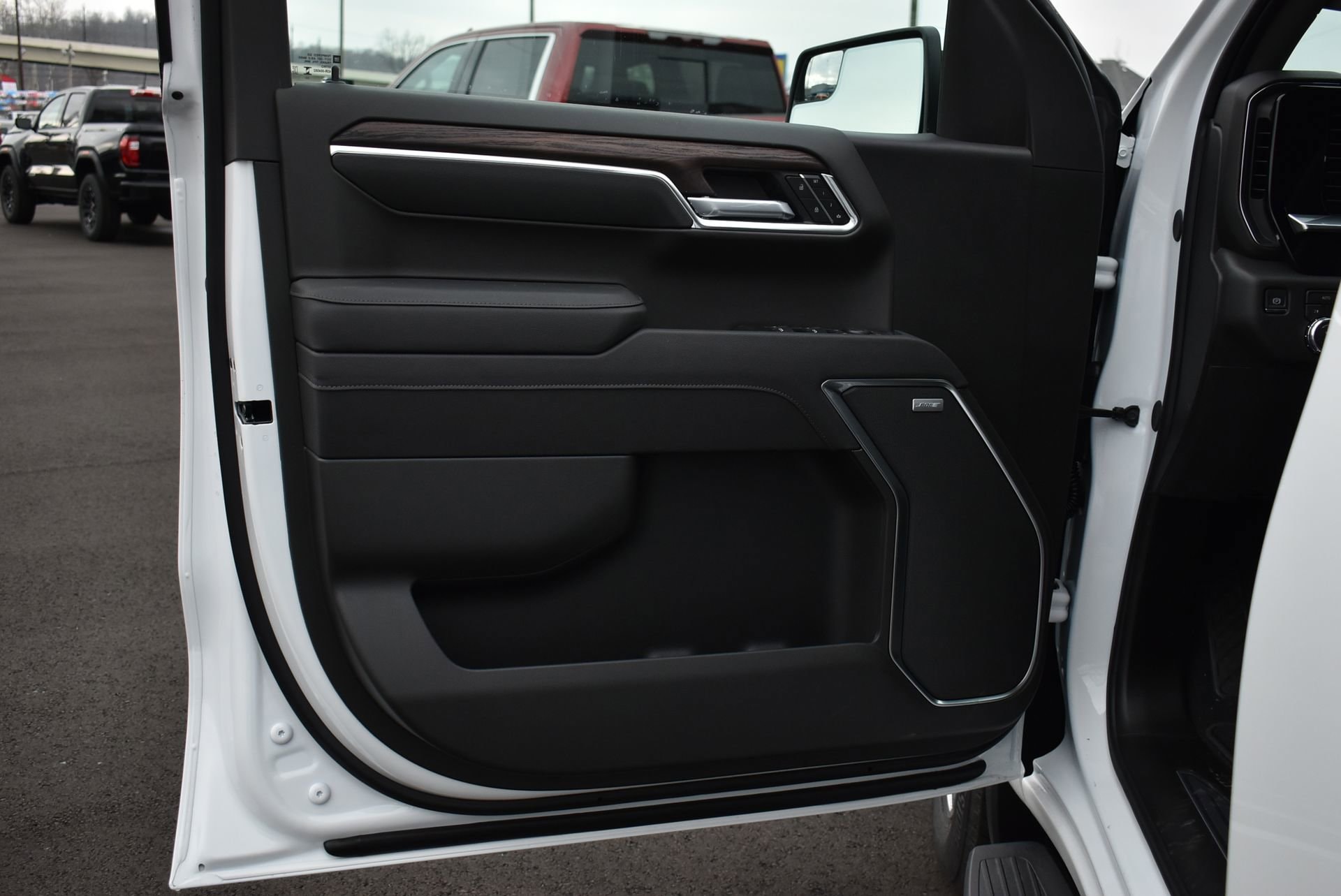 2026 GMC Sierra 1500 SLT - Photo 10
