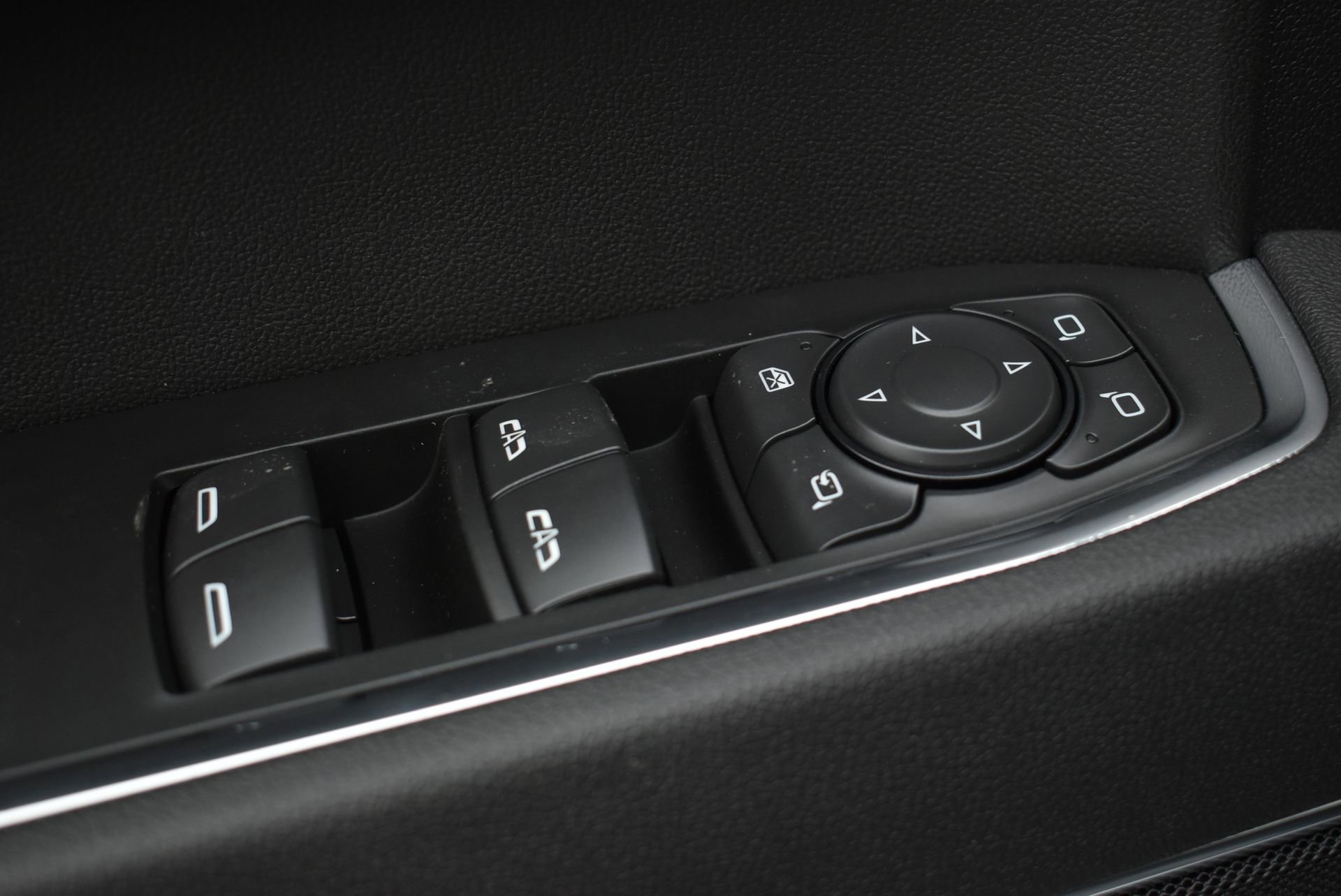 2026 GMC Sierra 1500 SLT - Photo 11