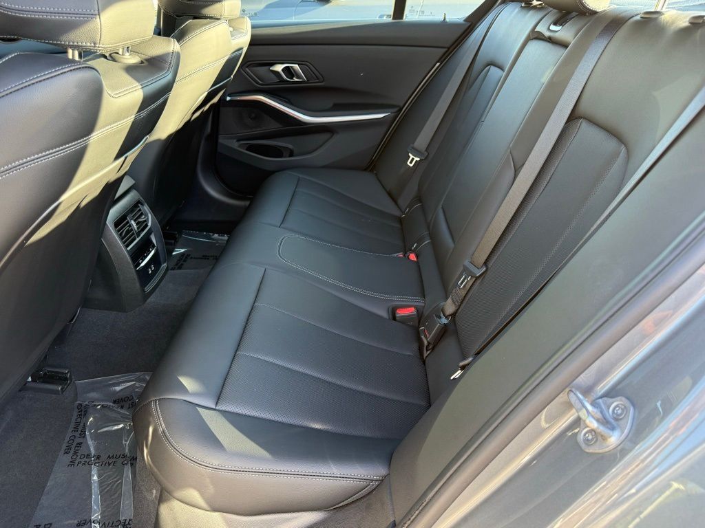 2025 BMW 3 Series 330i - Photo 31
