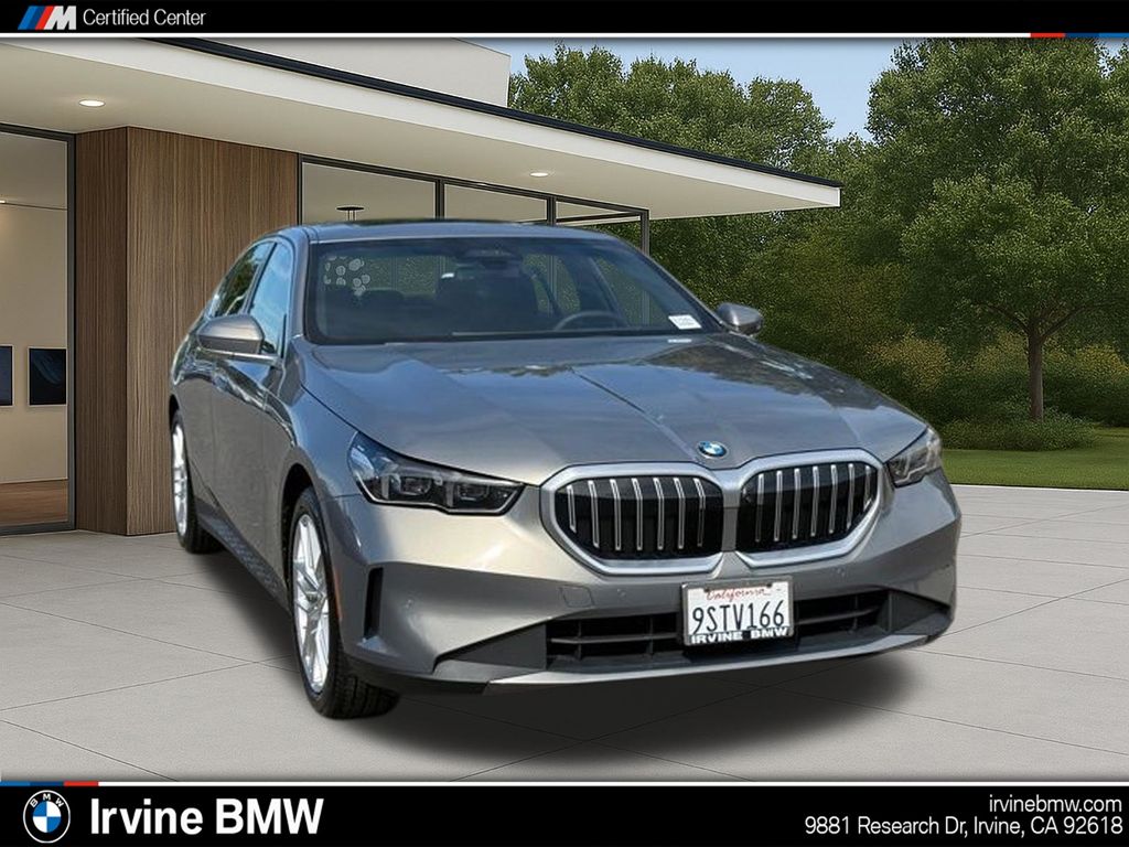 2025 BMW 530i photo 4