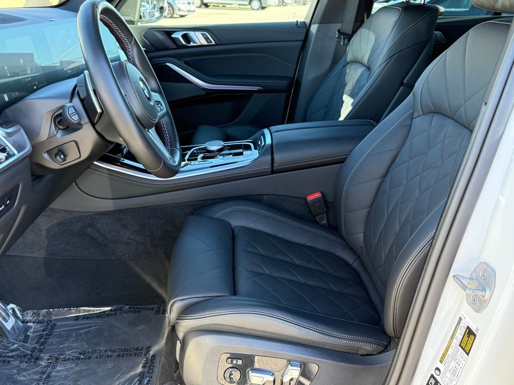 2025 BMW X5 M60i - Photo 21