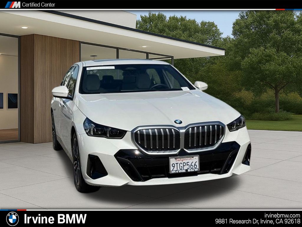 2025 BMW 530i photo 4
