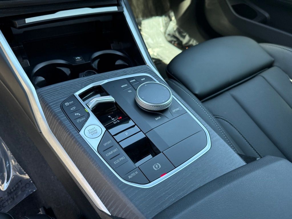 2025 BMW 3 Series 330i - Photo 26