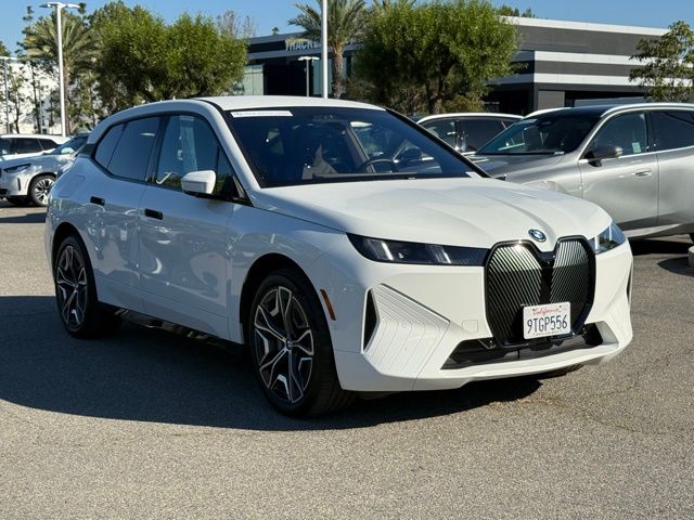 2026 BMW iX xDrive45 photo 4